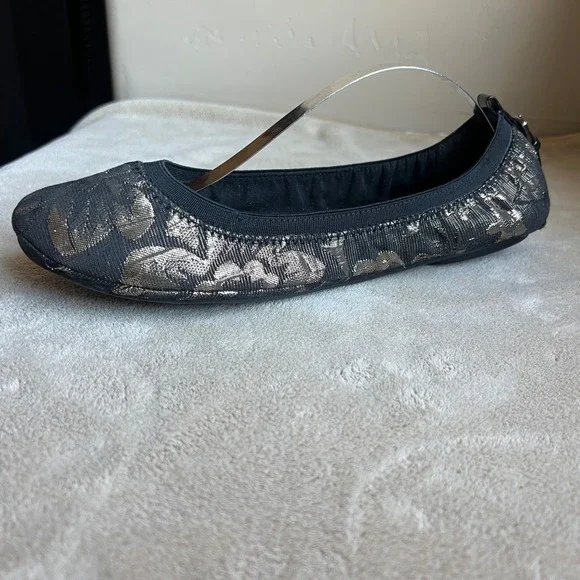 Bandolino Women 9.5 fit like 8.5 Black Gold Metallic Jacquard Ballet Flat Buckle