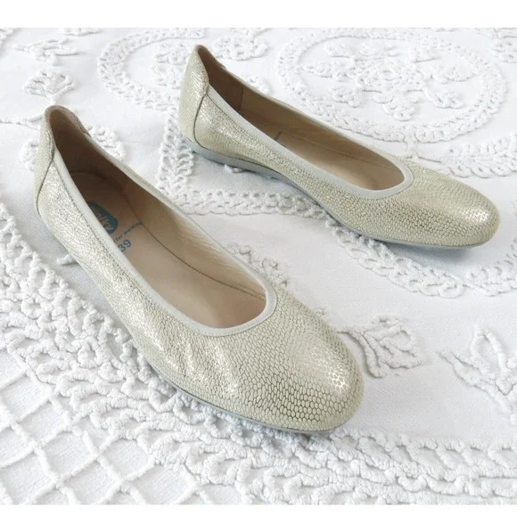 Wolky Metallic Champagne Silver Snakeskin Ballet Flats 39 8.5 Comfort Slip Ons
