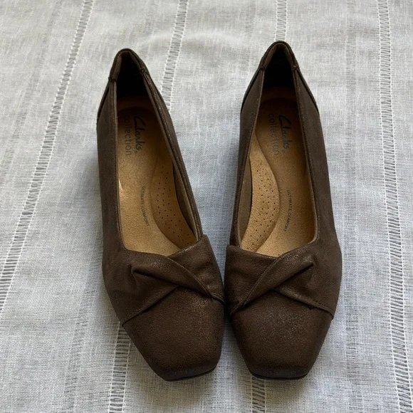 Clarks Tilmont Dalia Loafer in Bronze