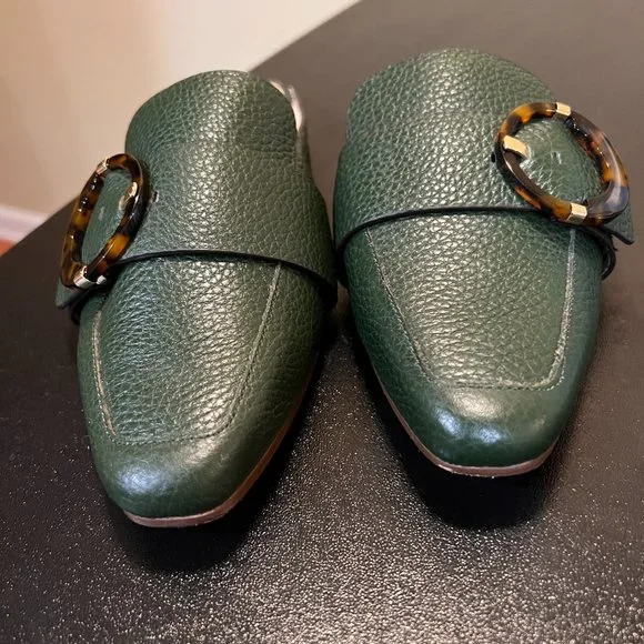 Louis et Cie size 6.5 green slip pebbled leather on flats