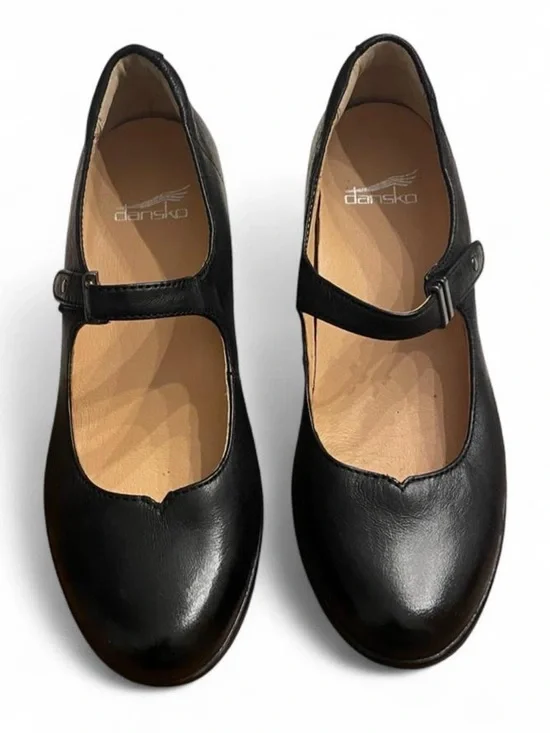 Dansko black leather Mary Jane shoes with a 1.5