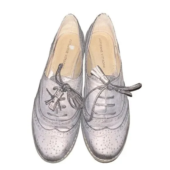 Adrienne Vittadini Trink Silver Distressed Leather Oxford Flats 6.5 in‎ EUC
