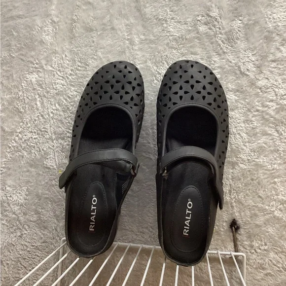 Rialto Black Cut-Out Mary‎ Janes