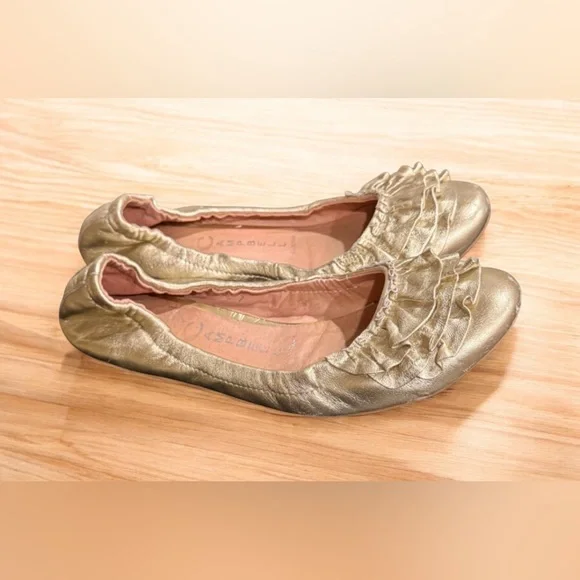 Jeffrey Campbell Gold Ruffled leather Flats size 7