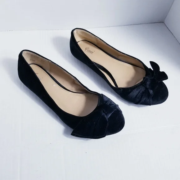 FIONI BLACK VELVET FLATS SIZE 7 WIDE