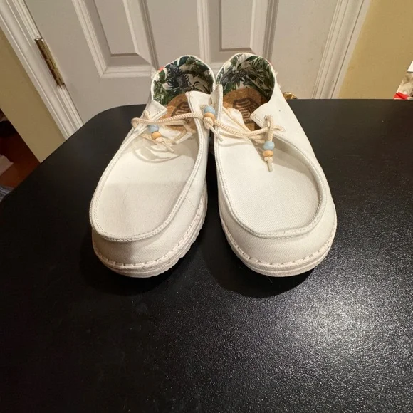 Hey Dude Wendy natural salt white Women's loafers sneakers size 10