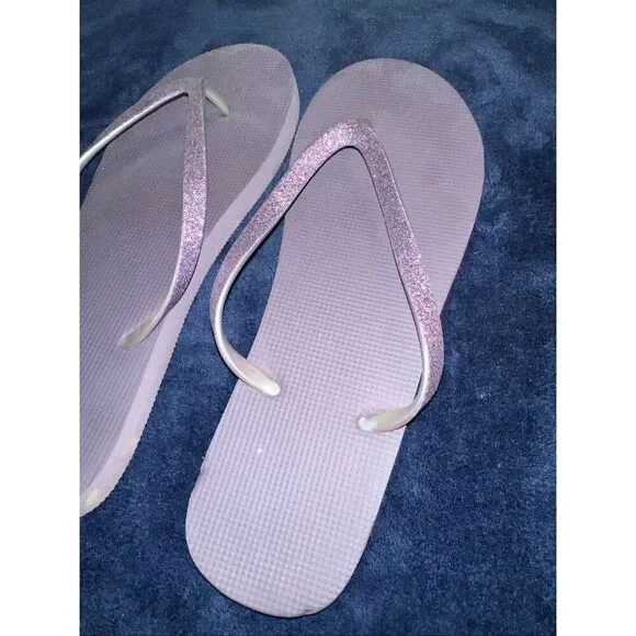 Women’s size 9 lavender/glitter flip flop. Worn once at a wedding.