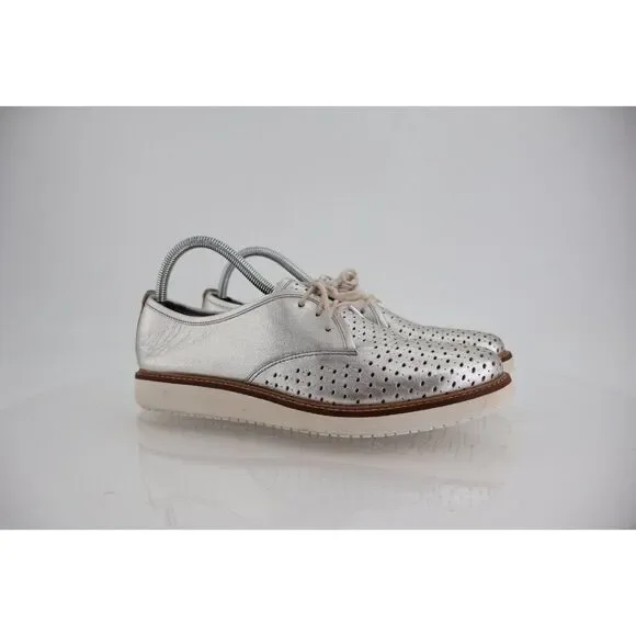 Clarks Womens Un Voltra Sneaker Size 9.5 Silver Leather Lace Up Oxford Walk Shoe