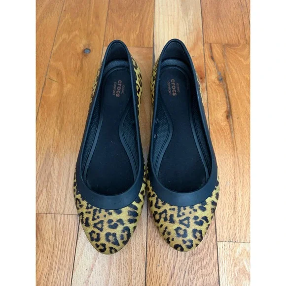 Crocs Lina Ballet Flats in a leopard‎ print pattern size 7