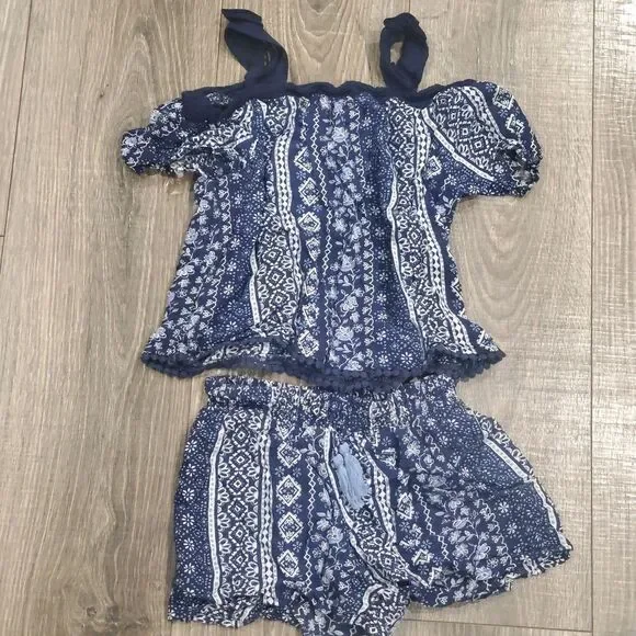 Girls Justice 2 Piece outfit Size 8  Navy and White Floral Patterned Apparel