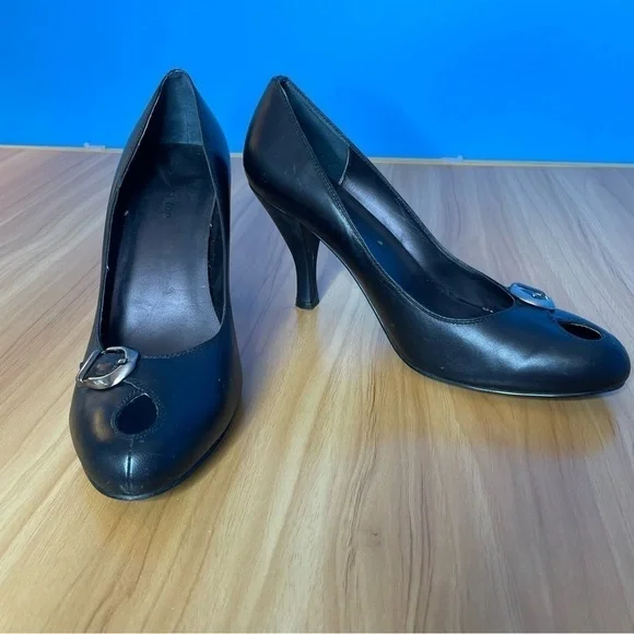 Sascha Too peeptoe keyhole toebox buckled heels black leather 9.5
