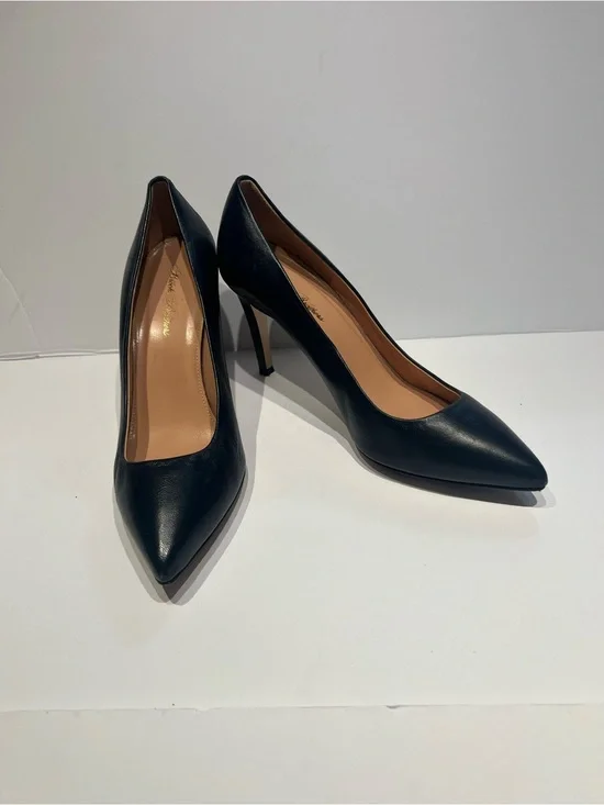 Brooks Brothers Black Leather Pointed-Toe Pumps