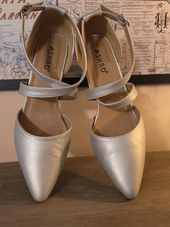 ASHRO Silver Pointed-Toe Strappy Flats