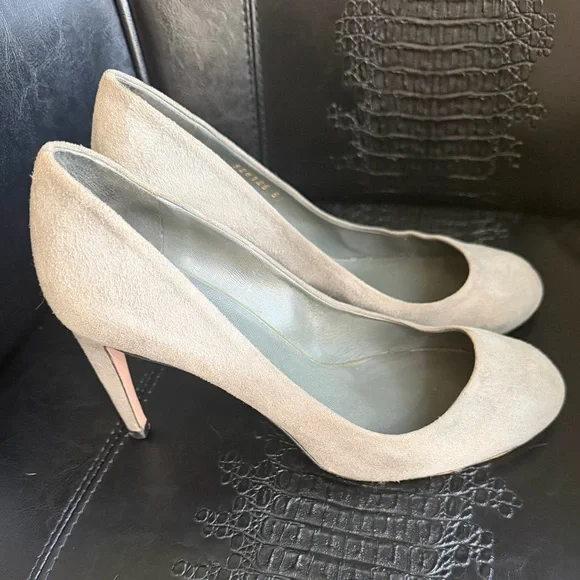 Vintage Gucci Women's Suede Pump, size 7