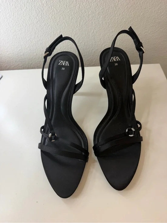 Zara Black Strappy Mid-Heel Sandals ( SIZE 7.5)
