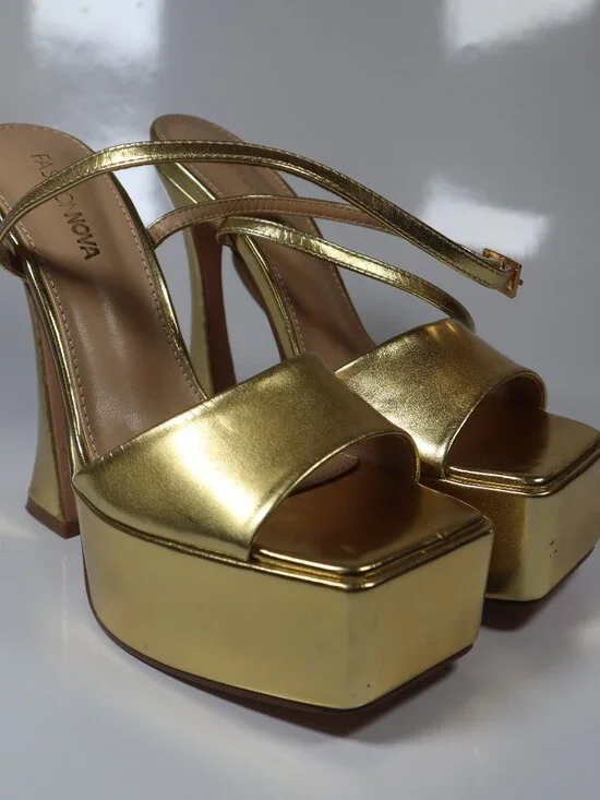 Fashion Nova A Special Thing Heeled Sandals Size 6.5 Gold Chunky Platform Heels