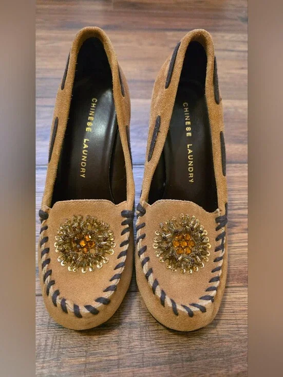 Y2K Chinese Laundry Cammie Suede Mocassin Beaded Stilleto Size 7.5 Tan