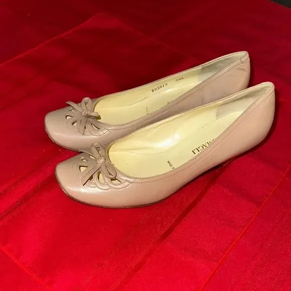 Bruno Magli Made in Italy Tan Mini Heel with Decorative Bow Size 38.5