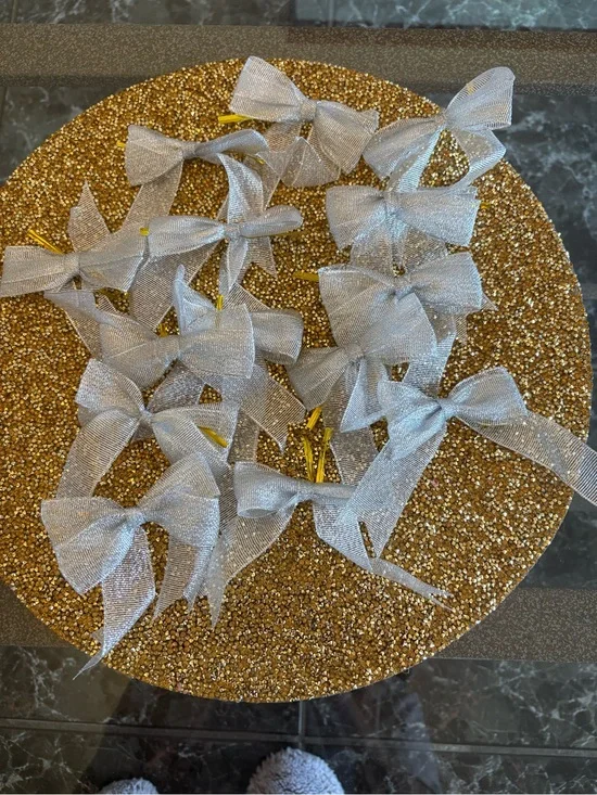 Suncalla NWT 50 pcs. Silver Glitter Bow for crafts, cake decorations.