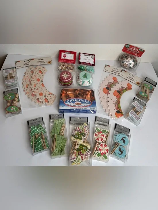HOLIDAY BAKERS BUNDLE!!  COOKIE CUTTERS, CUPCAKE BAKING CUPS, ETC.  (ALL NEW)🎄