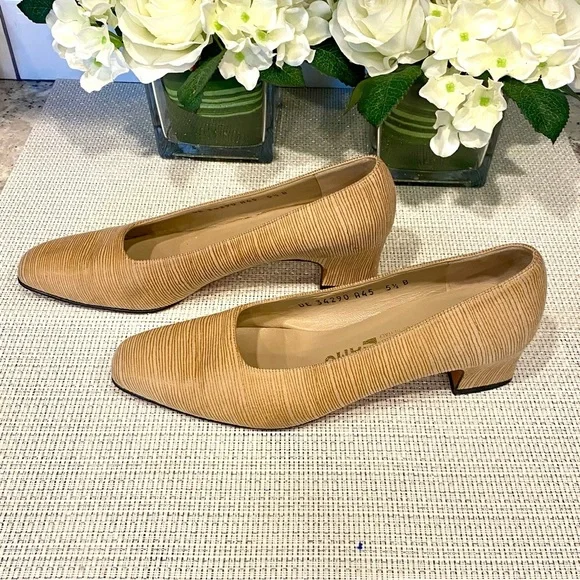 Preowned Salvatore Ferragamo shoes size 5.5 B