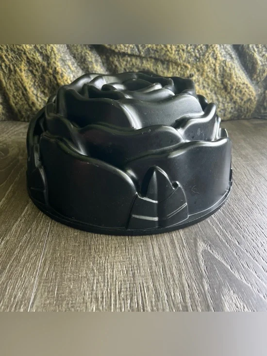 Nordic Ware Black Rose-Shaped Heavy Aluminum  Cast Cake Mold Pan -