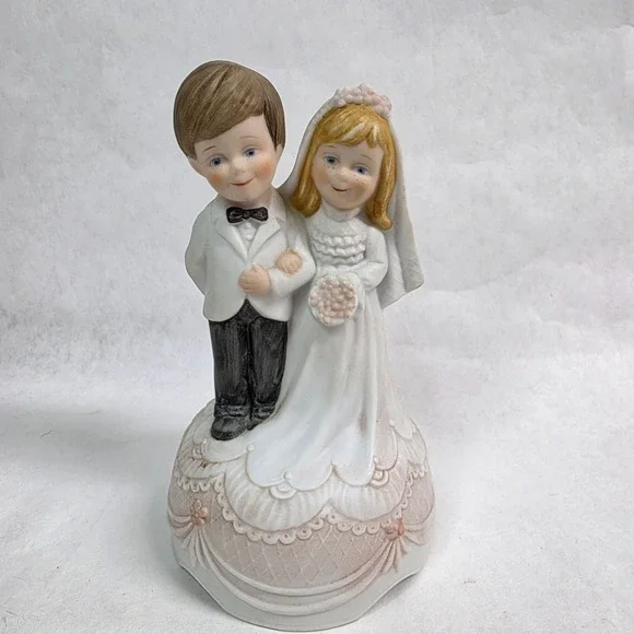 Vintage Schmid 1981 Hand-Painted Porcelain‎ Wedding Couple Cake Topper Music Box