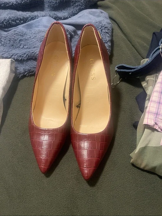 GUESS Burgundy Croc-Embossed Pointed Toe Pumps