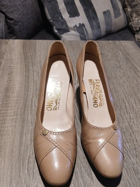 Salvatore Ferragamo Beige Leather Pumps