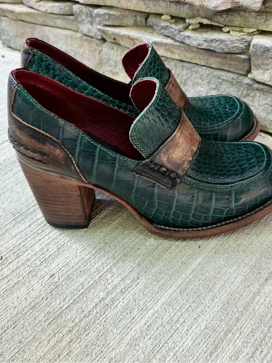 Freebird by Steven Green Croc-Textured Block Heel Loafers Shoes sz 8