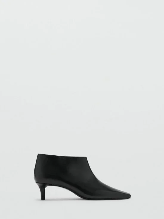Leather boots with kitten heels