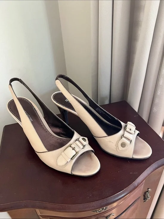Naturalizer - Beige Open-Toe Slingback Heels with Buckle Accent - 9.5