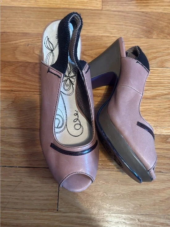 Women’s Peep-Toe Slingback Wedge Shoes in Brown