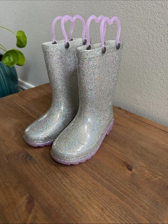Glitter Heart-Handle Kids Rain Boots - Silver with Pink Accents