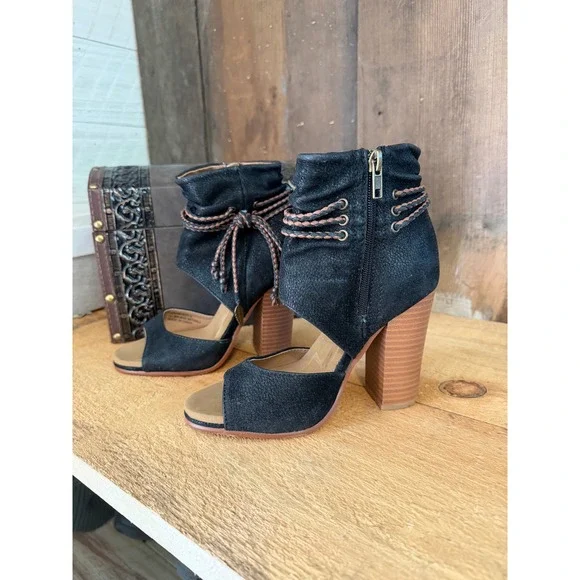 Groove Austin Black Open Toe Block Heel‎ Sandals Size 6.5 Boho Western Heels