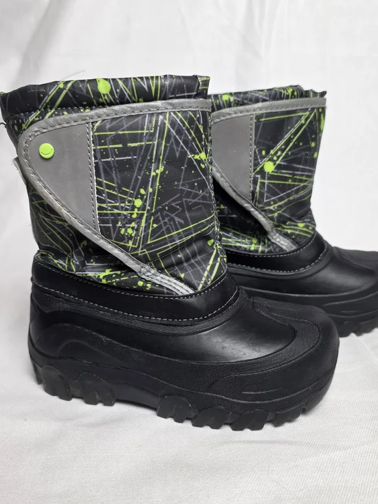 Members Mark 11/12 Kids LIGHT UP High Visibility Black & Green Winter Snow Boots