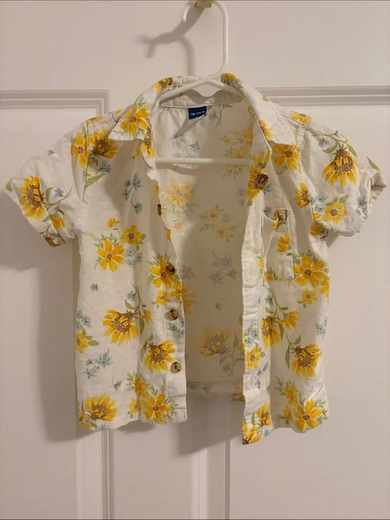 Old Navy Yellow Sunflower Short Sleeve Button-Down Shirt