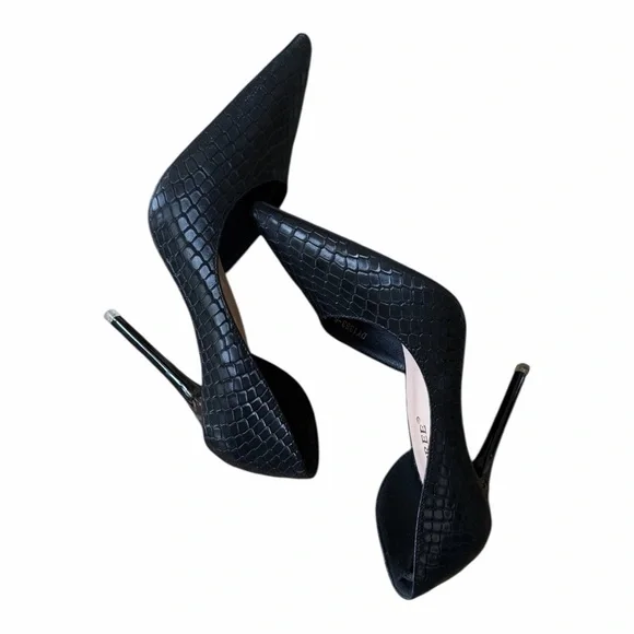 Chic Black Textured Heels​