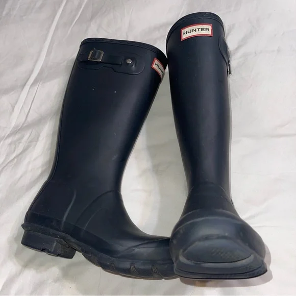 Hunter kids tall rain boots in color navy‎ blue