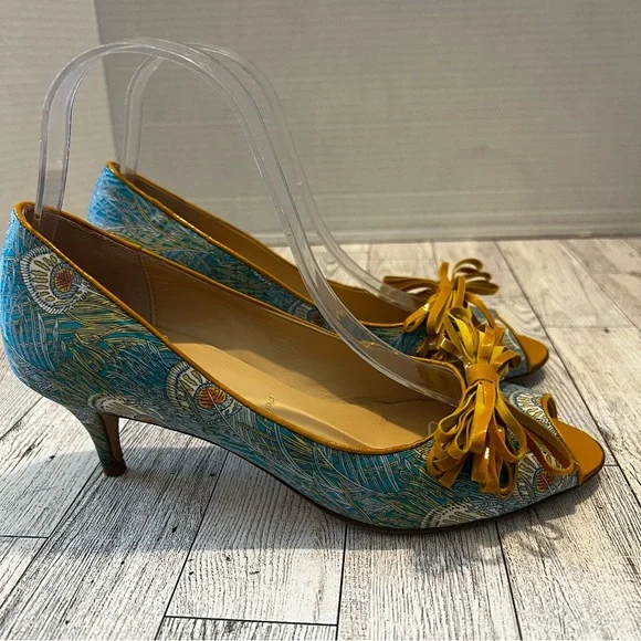 Butter by Lavorazione Artigiana Peacock Leather Bow Kitten Heel Size 7.5AA Italy