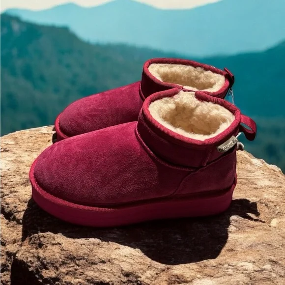 BearPaw Pink Shearling Boots Size 5. NWT.