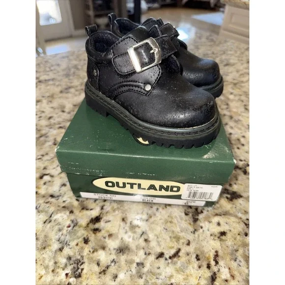 Outland‎ Outdoor Boys Faux Leather Waterproof Boots/Shoes Size 6 New. 4536