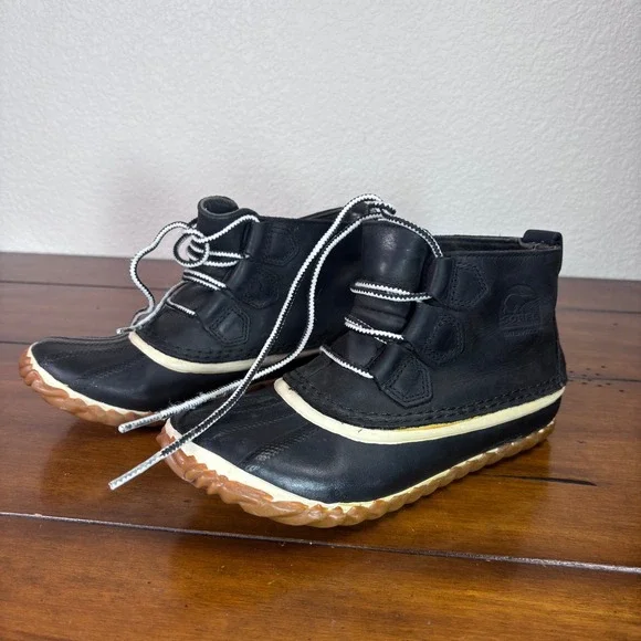 Sorel Out N About Duck Boots Kids 5 Black Leather Waterproof NL2133-011‎ Rain