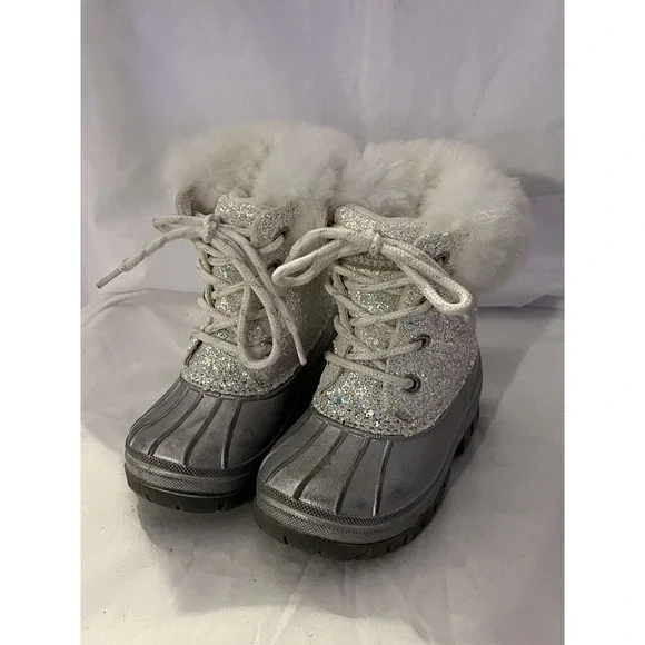 Magellan Outdoors Duck‎ Boots Girls Size 7 Silver w/ Fur Trim Winter Snow