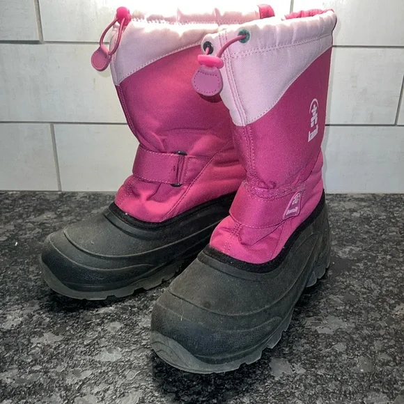 Size 5 Kamik winter/snow boots Pink and black in excellent condition Waterproof