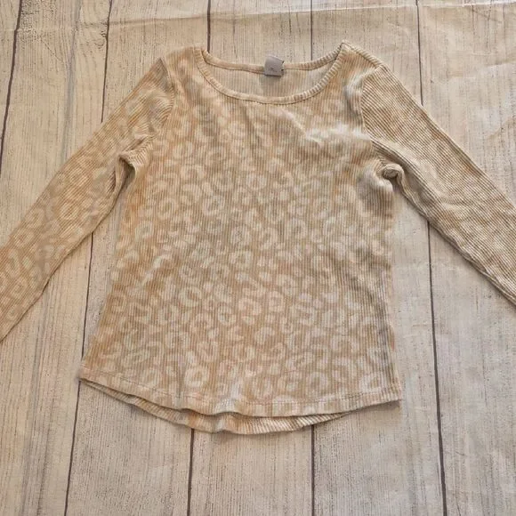 Old Navy Cream Leopard Print Long Sleeve Tee