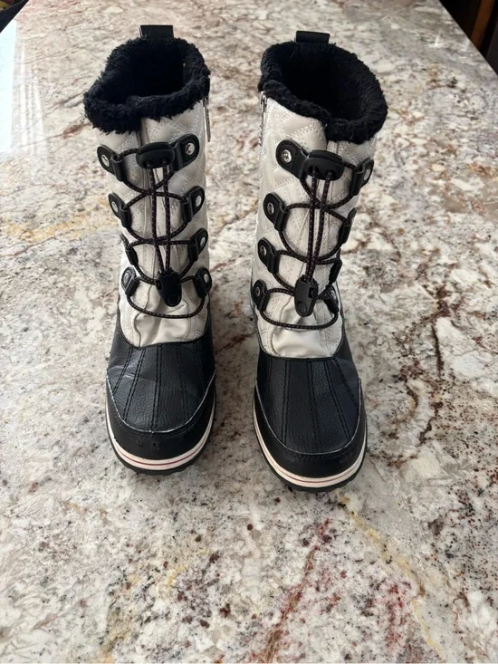 Totes (Makenzie) Black and White Kids Snow Boots with Faux Fur Cuff