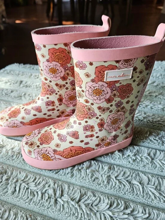 Nora Madison Boutique Retro Floral Print Rain Boots- Girl Size 1