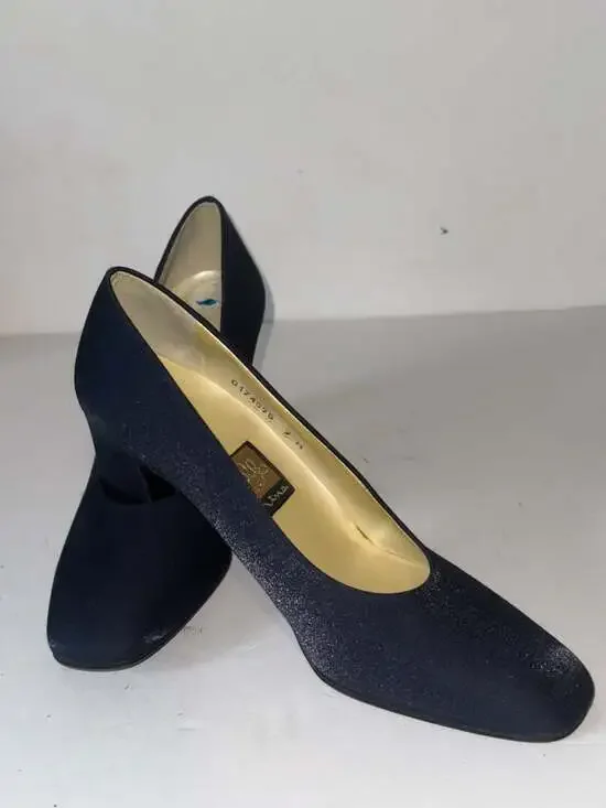 NINA Vintage Black Satin Fabric Pumps, Closed toe, slipons.  NEW w/box, Size 7