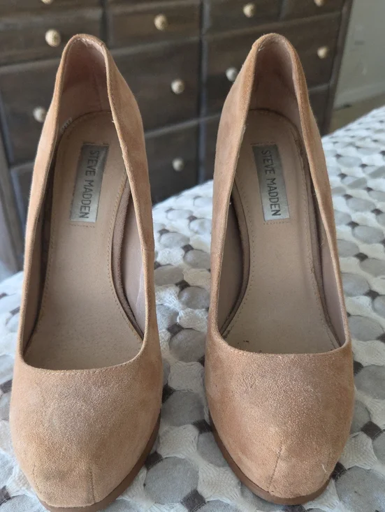 Steve Madden Soft Pink Suede Round-Toe Pump